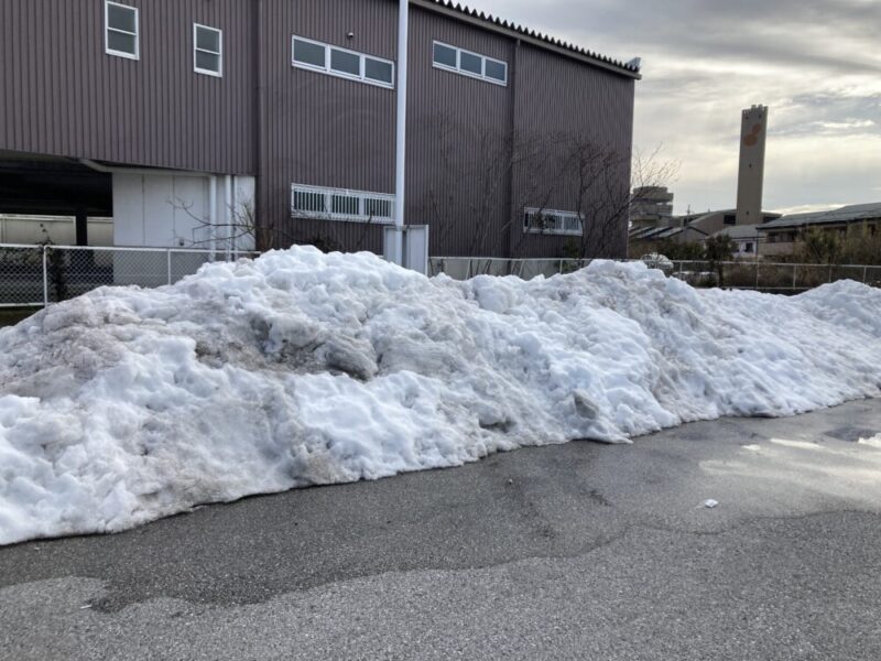 駐車場の雪