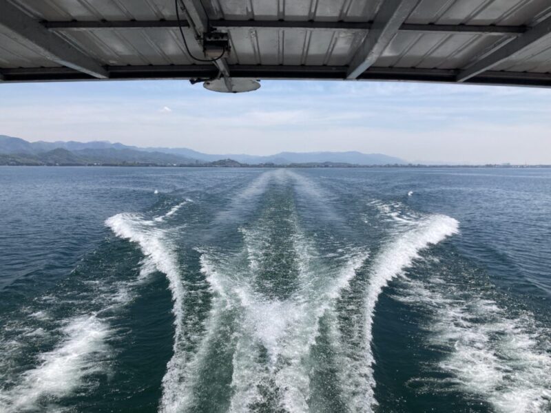 観光船後ろから見る琵琶湖