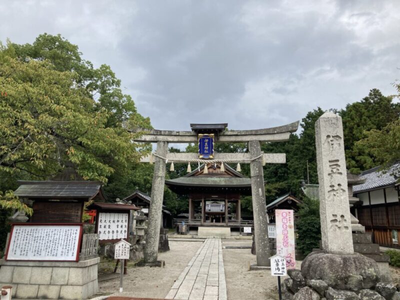 伊豆神社の鳥居