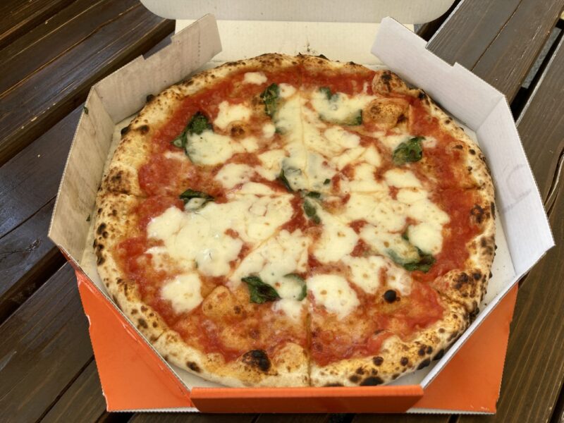 PIZZERIA UNOのマルゲリータピザ